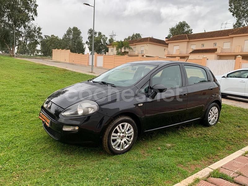 Usado Fiat Punto Lounge 95 CV (69 kW) 2013 Negro Berlina