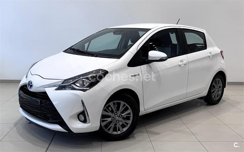 Usado Toyota Yaris Hybrid Active 100 CV (73 kW) 2018 Blanco Berlina