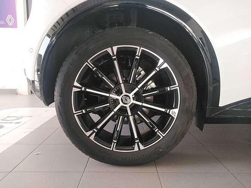 Begagnad Renault 5 E-Tech Iconic 88 kW (120 HK) 2025 Vit Sedan