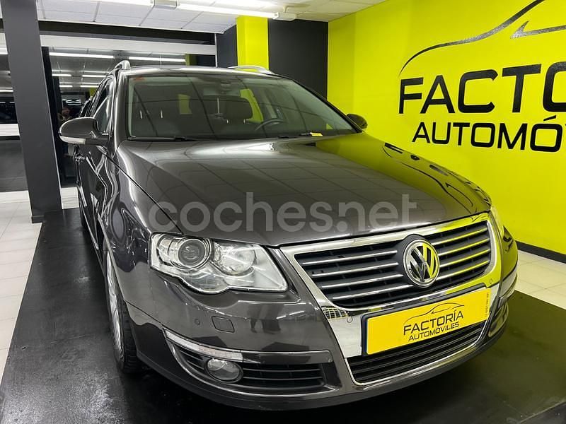 Usado VW Passat Highline 140 CV (102 kW) 2009 Gris / plata Familiar