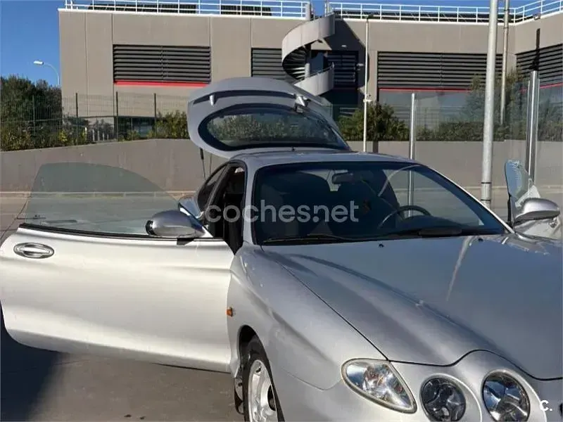 Usado Hyundai Coupé 114 CV (83 kW) 2000 Gris / plata Coupe