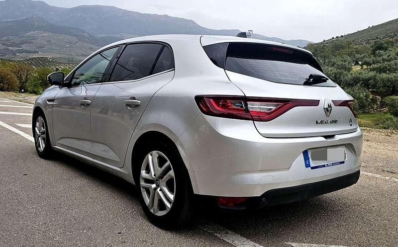 Usado Renault Mégane IV Bose Edition 116 HP (85 kW) 2018 Cinzento Citadino