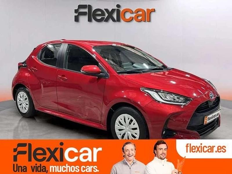 Rojo Usado 2023 Toyota Yaris Hybrid Active Utilitario | 16.490 € (Buen precio) - Imagen 1/4