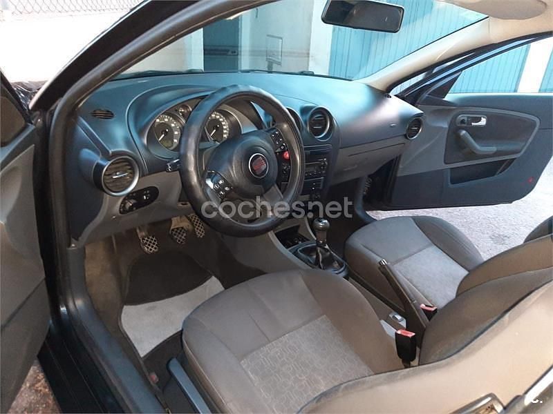 Usado Seat Ibiza Reference 85 CV (62 kW) 2008 Negro Berlina
