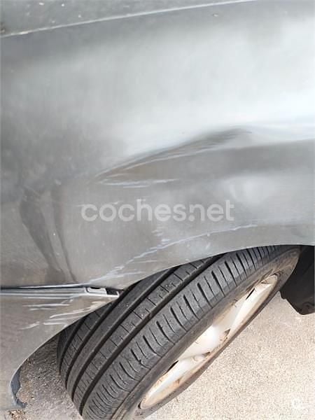 Gris / plata Usado 2003 Toyota Corolla Sol Berlina | 1900 € (Precio justo) - Imagen 1/4