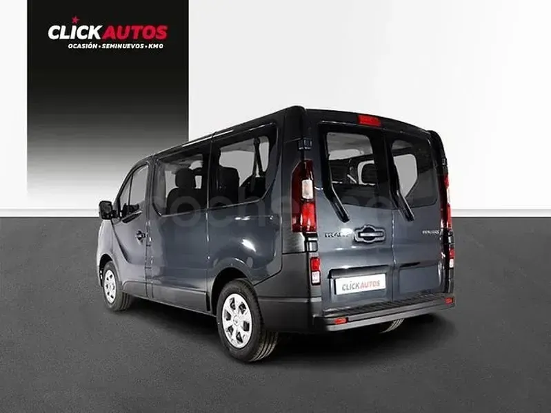 Usado Renault Trafic 110 CV (80 kW) 2023 Gris / plata Monovolumen