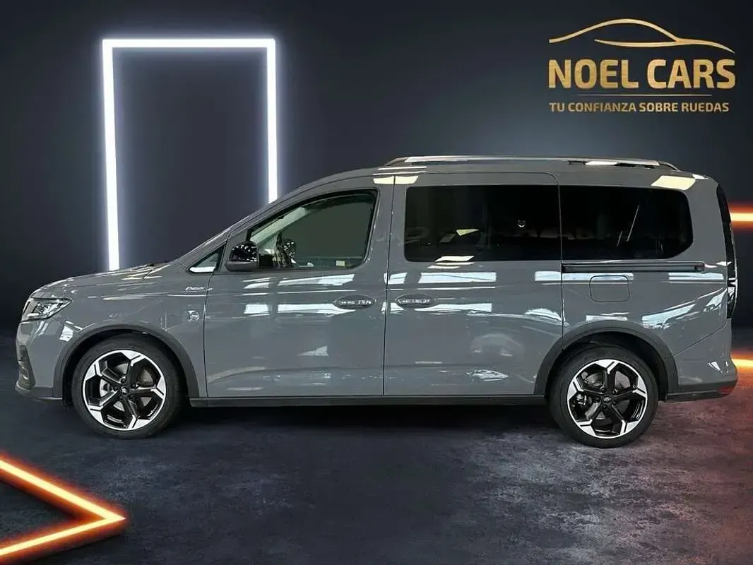 Usado Ford Tourneo Connect Active 121 CV (88 kW) 2025 Gris Monovolumen