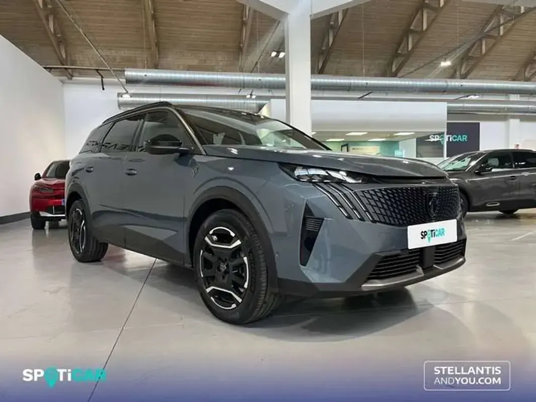 Usado Peugeot 5008 GT 145 CV (106 kW) 2026 Azul SUV