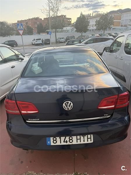 Usado VW Passat Edition 105 CV (77 kW) 2013 Azul Berlina