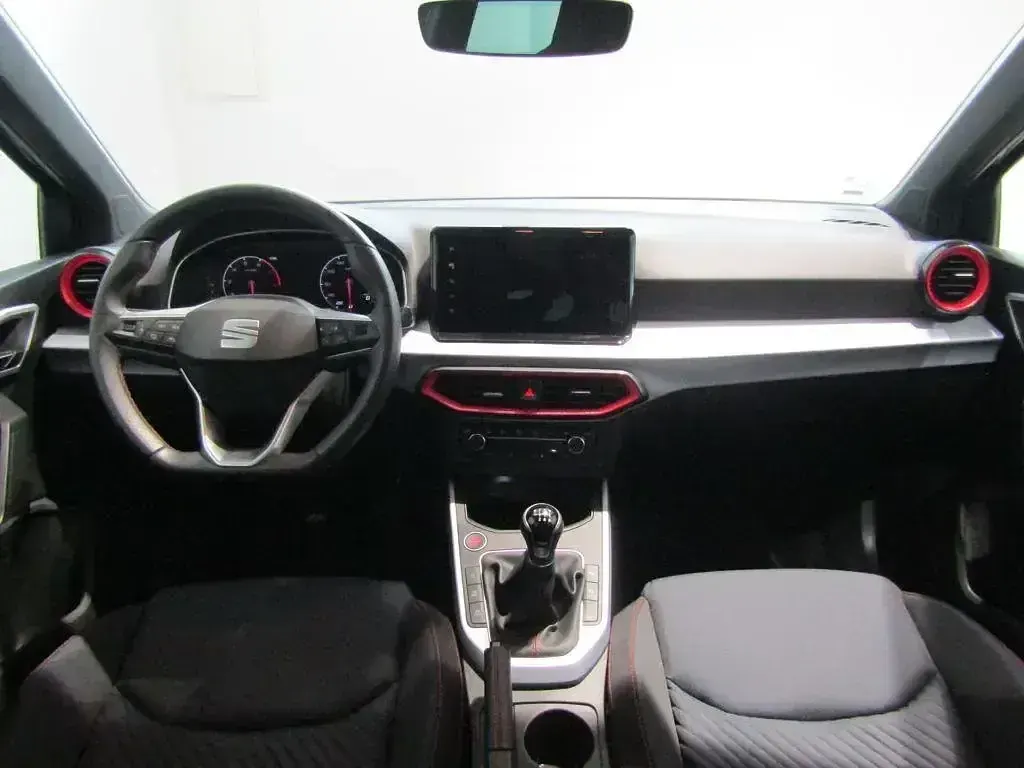 Usado Seat Arona FR 115 CV (84 kW) 2025 Gris SUV