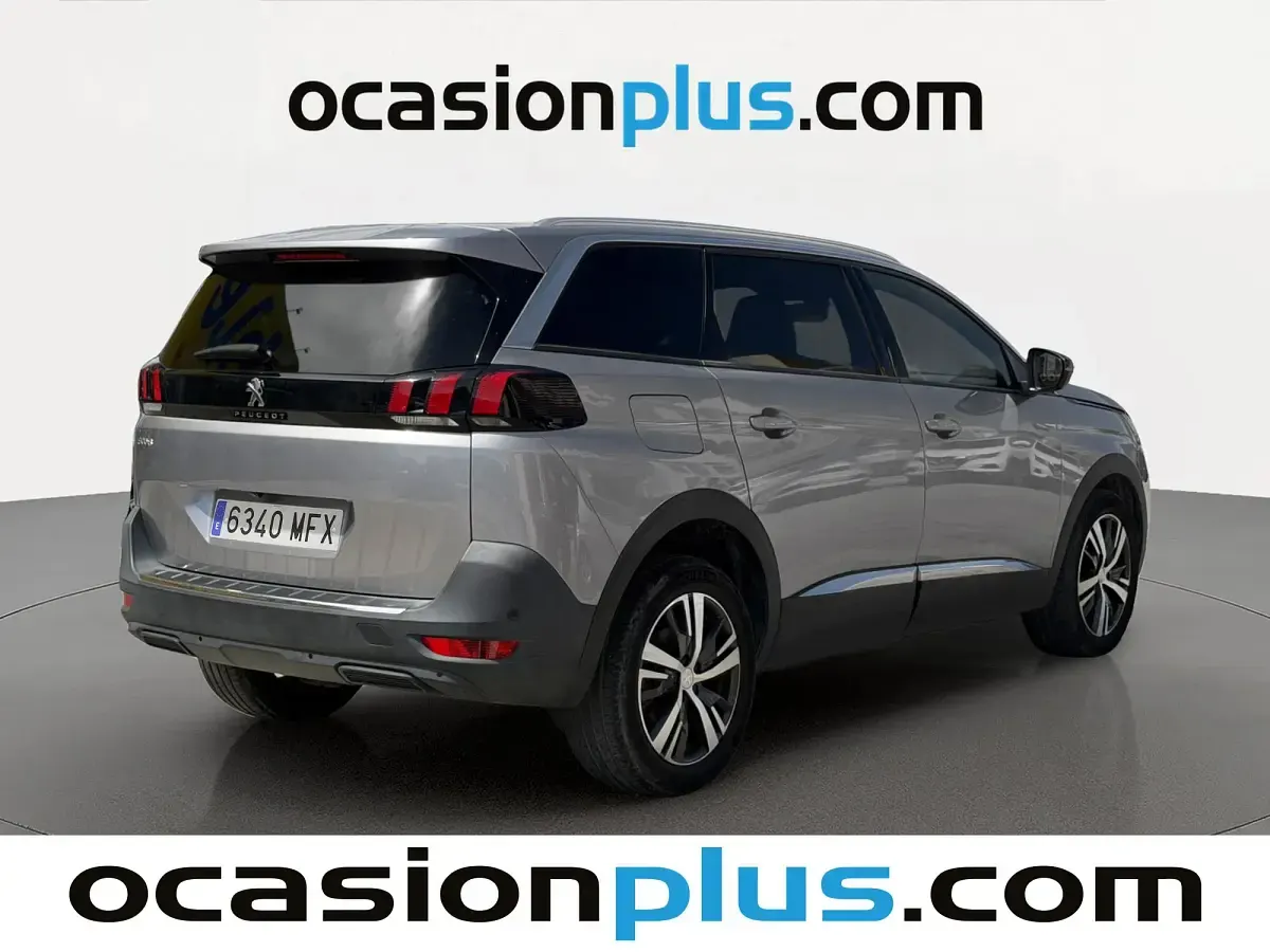 Usado Peugeot 5008 Allure 131 CV (96 kW) 2023 Gris SUV