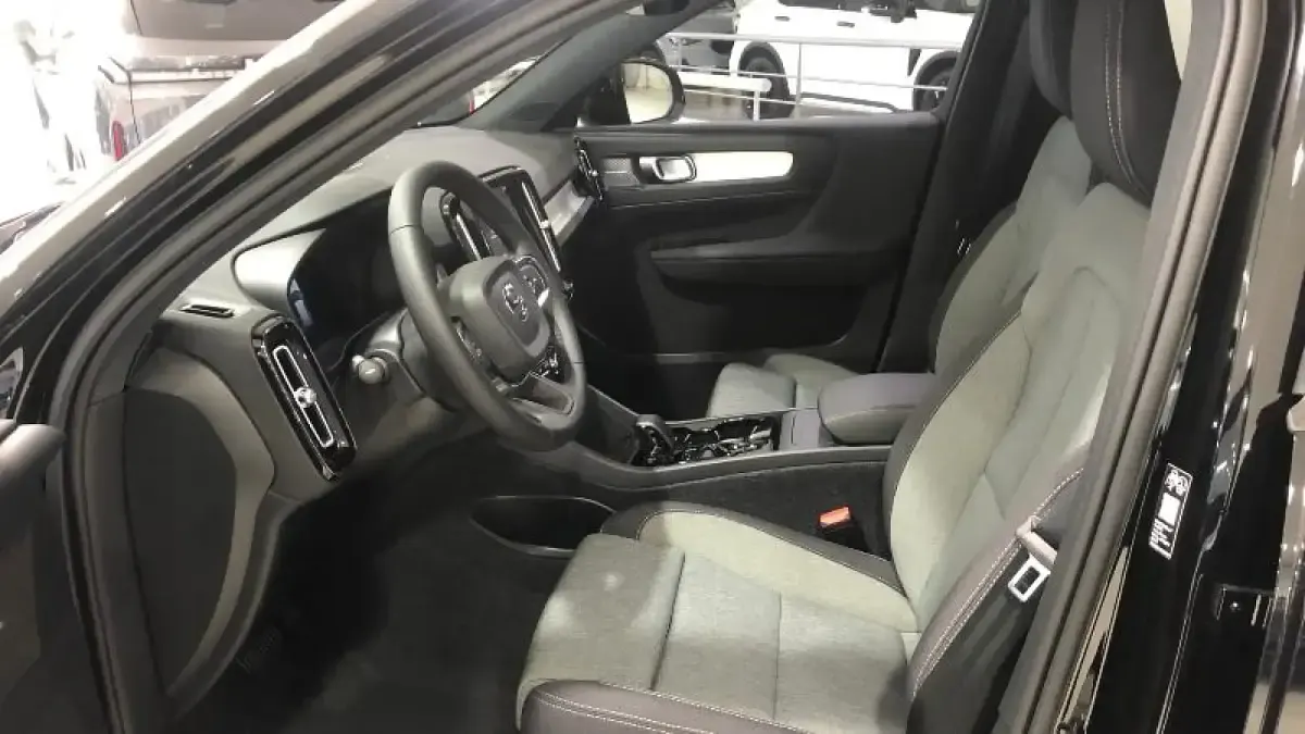 Nuevo Volvo XC40 Plus 163 CV (119 kW) 2026 Negro SUV