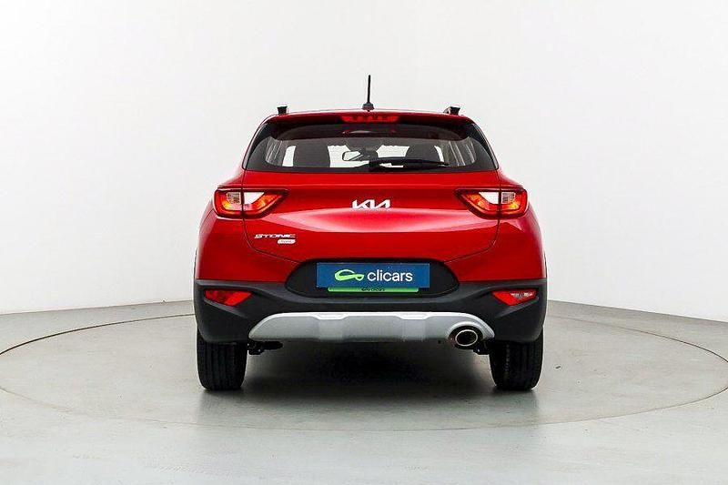 Usado Kia Stonic 100 CV (73 kW) 2022 Rojo SUV