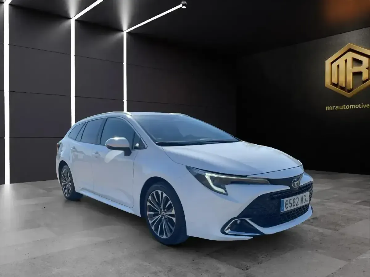 Usado Toyota Corolla Sport 122 CV (89 kW) 2023 Blanco Familiar