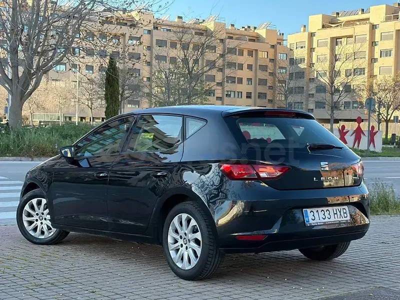 Usado Seat Leon Reference 105 CV (77 kW) 2015 Negro Berlina