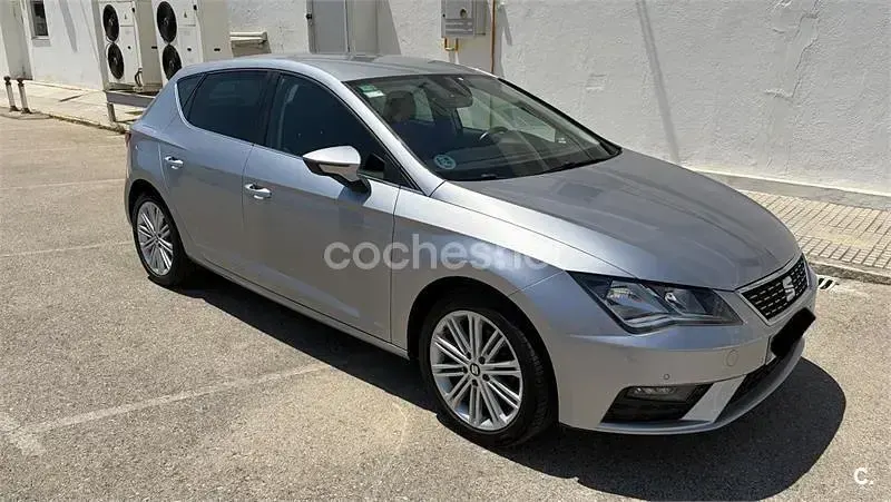 Usado Seat Leon XCELLENCE 150 CV (110 kW) 2020 Gris / plata Berlina
