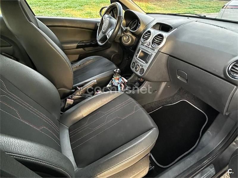Usado Opel Corsa Selective 85 CV (62 kW) 2013 Gris / plata Berlina