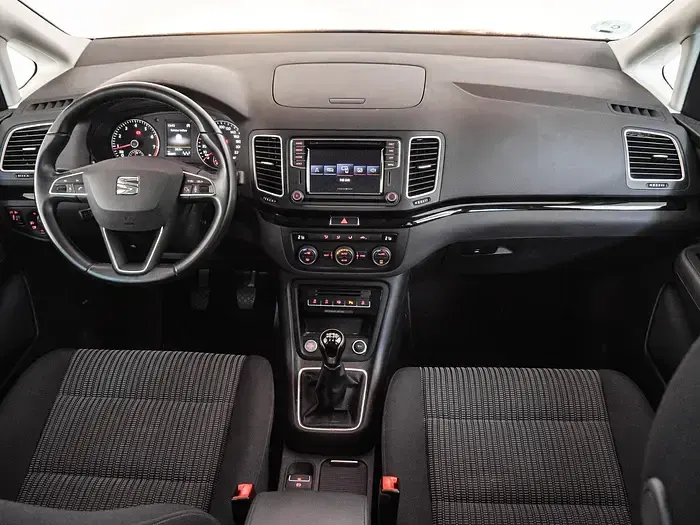 Usado Seat Alhambra Style 150 CV (110 kW) 2022 Gris