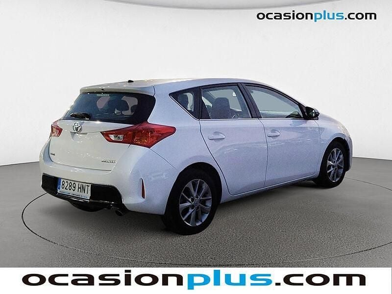 Usado Toyota Auris Active 124 CV (91 kW) 2013 Blanco Utilitario