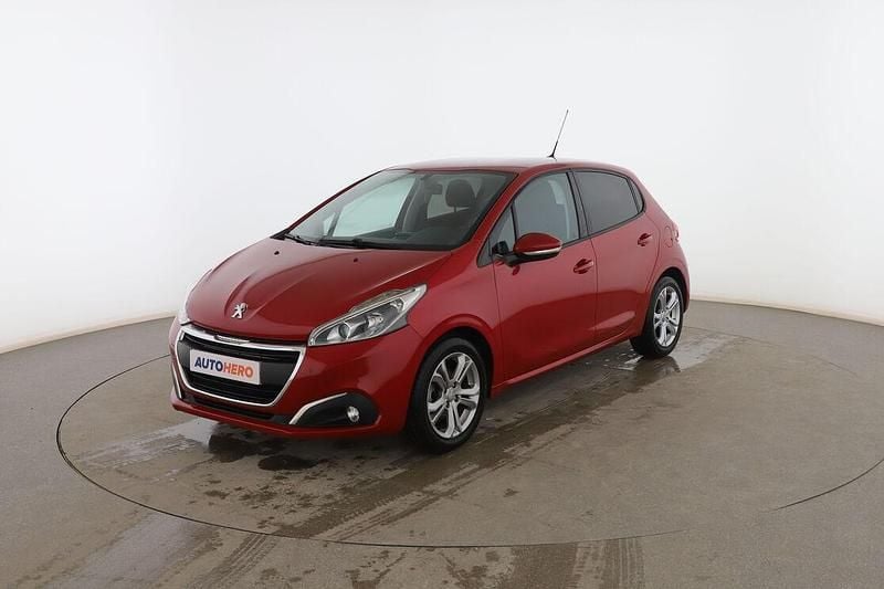 Rojo Usado 2015 Peugeot 208 Active Utilitario | 7399 € (Precio justo) - Imagen 1/3