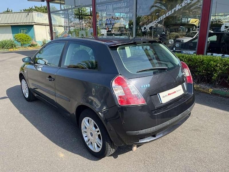 Usado Fiat Stilo Dynamic 116 CV (85 kW) 2003 Negro Utilitario