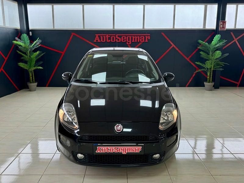 Käytetty Fiat Punto Lounge 77 HP (56 kW) 2013 Musta Viistoperä