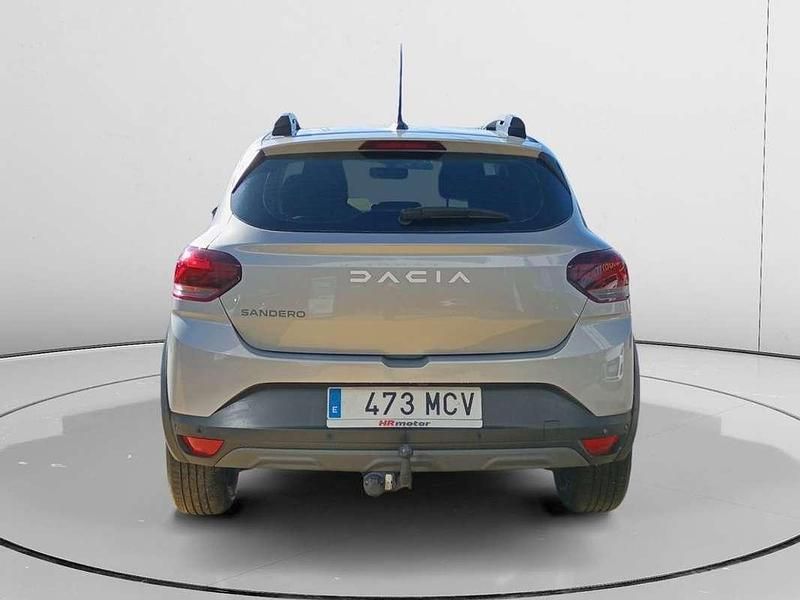 Usado Dacia Sandero Expression 101 CV (74 kW) 2022 Gris Utilitario