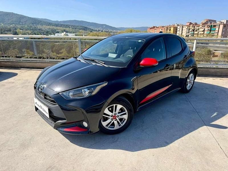 Usado Toyota Yaris Edition 125 CV (91 kW) 2022 Negro Utilitario