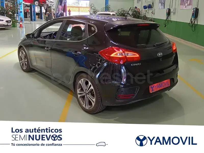 Usado Kia Ceed 120 CV (88 kW) 2016 Negro Utilitario