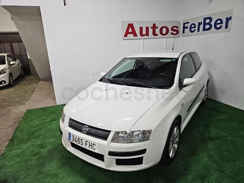 Usado Fiat Stilo 95 CV (69 kW) 2006 Blanco Berlina