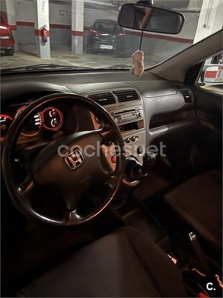 Usado Honda Civic LS 100 CV (73 kW) 2004 Gris / plata Berlina