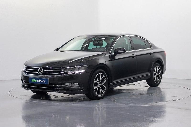 Usado 2021 VW Passat Executive | 22.490 € (Precio justo) - Imagen 1/4