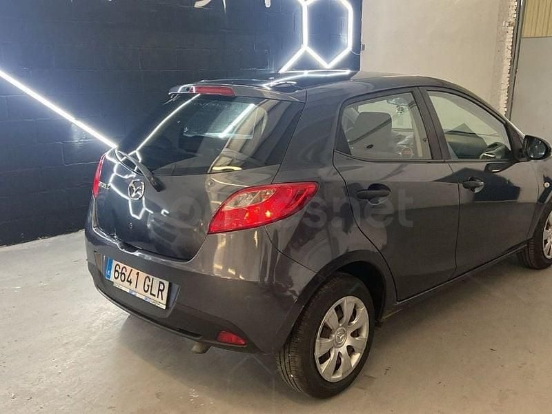 Usado Mazda 2 Active 68 CV (50 kW) 2009 Gris / plata Utilitario