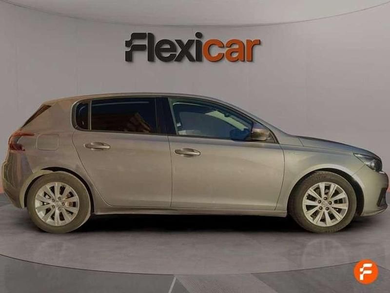 Usado Peugeot 308 Style 131 CV (96 kW) 2020 Gris Utilitario