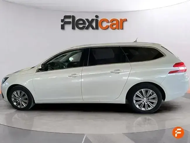 Usado Peugeot 308 SW Allure 130 CV (95 kW) 2021 Blanco Familiar