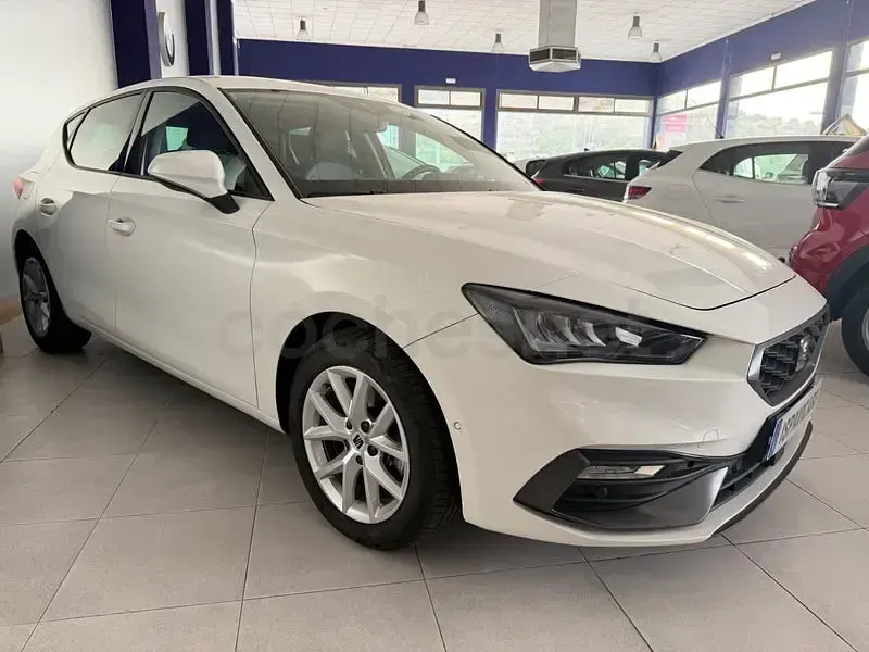 Usado Seat Leon Style 115 CV (84 kW) 2021 Blanco Berlina