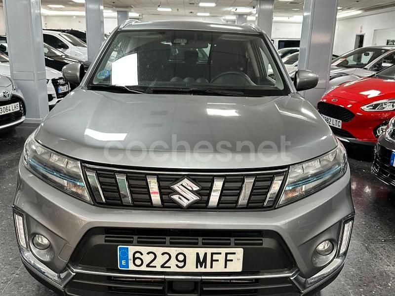 Usado Suzuki Vitara GLX 129 CV (94 kW) 2023 Gris / plata SUV