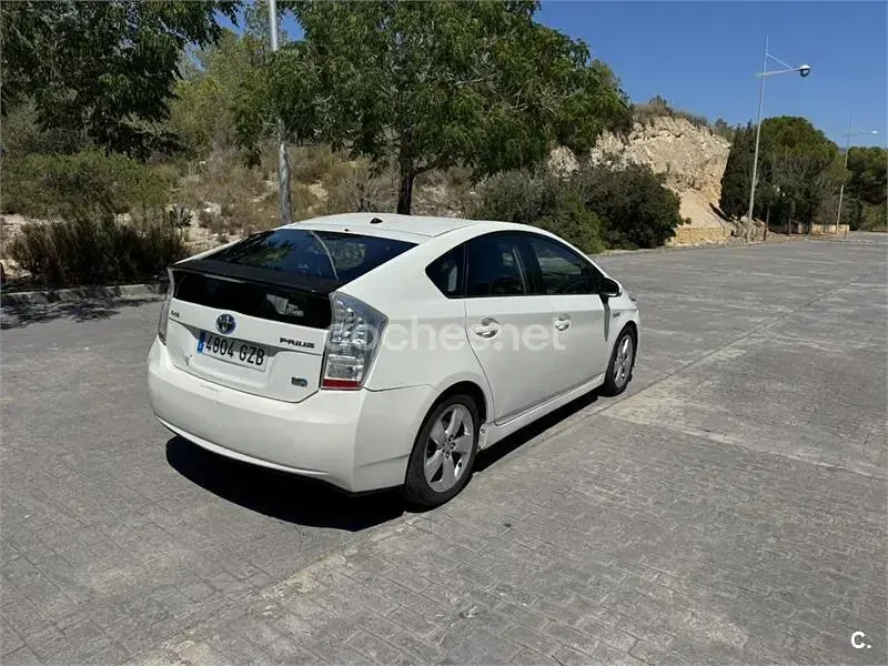 Usado Toyota Prius Advance 136 CV (100 kW) 2010 Blanco Utilitario