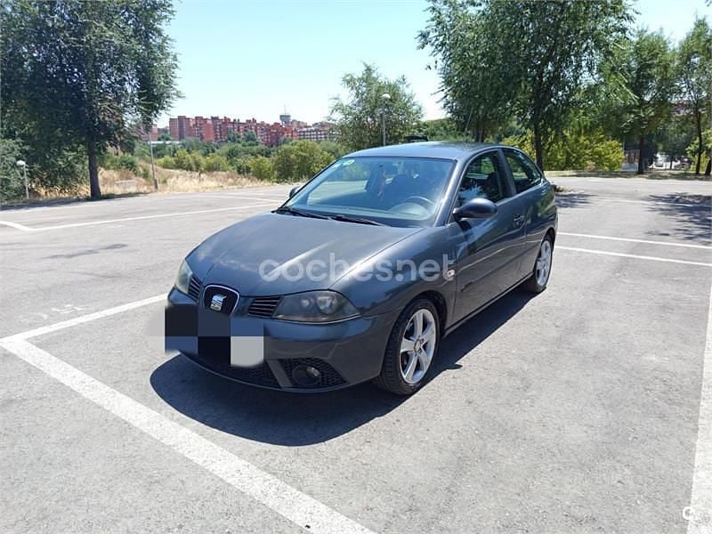 Usado Seat Ibiza Sport 80 HP (58 kW) 2006 Cinzento Citadino