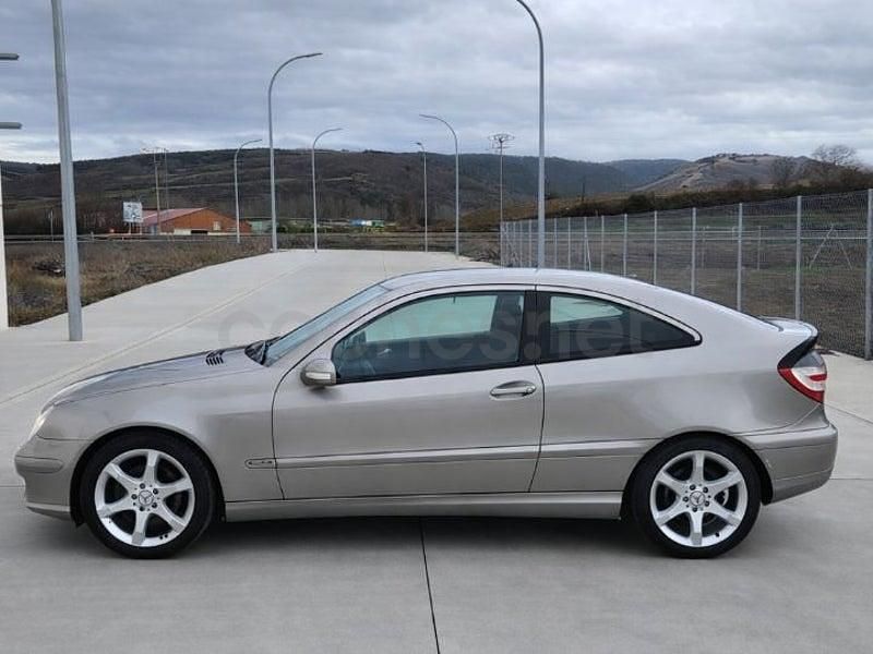 Usado Mercedes C220 Sport Edition 150 CV (110 kW) 2007 Beige Berlina