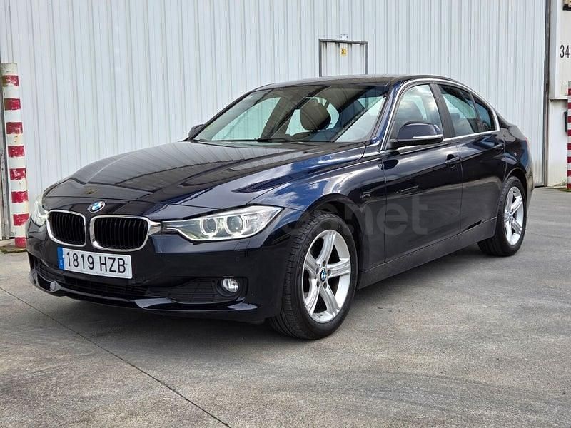 Usado BMW 318 Comfort Edition 143 HP (105 kW) 2014 Azul Sedan