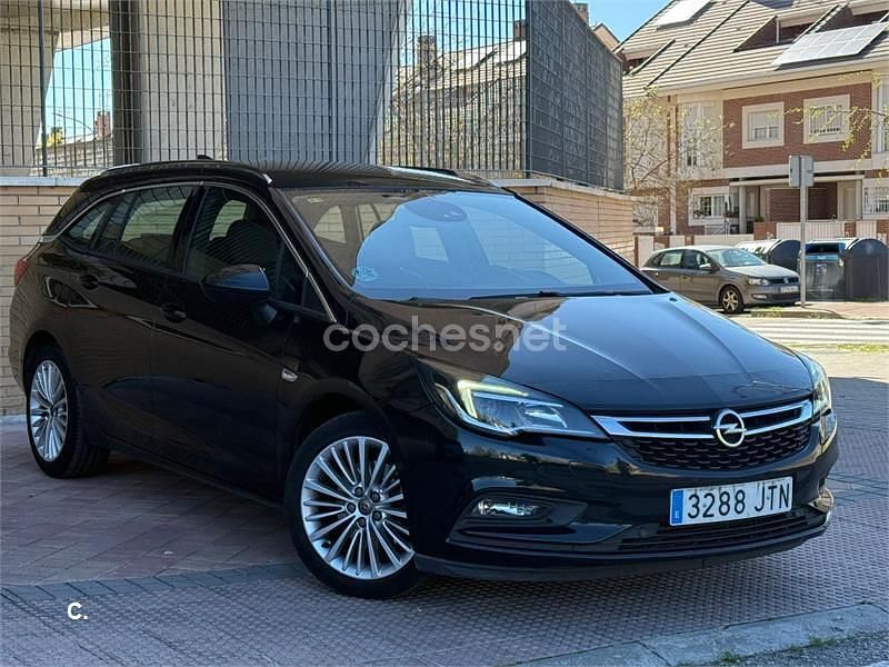 Usado Opel Astra Excellence 136 CV (100 kW) 2016 Negro Familiar