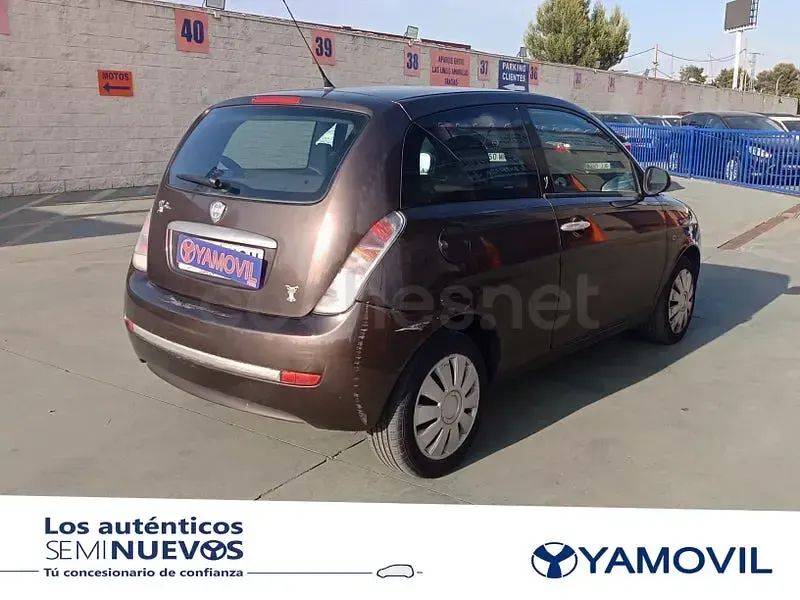 Usado Lancia Ypsilon 69 CV (50 kW) 2011 Marrón Utilitario