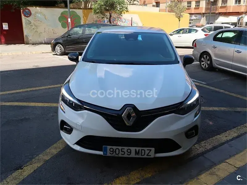 Używany Renault Clio V Equilibre 100 KM (73 kW) 2023 Biały Sedan/Limuzyna