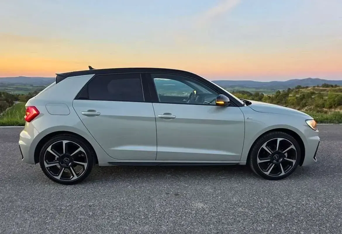 Usado Audi A1 Sportback Black Edition 116 CV (85 kW) 2025 Gris Utilitario