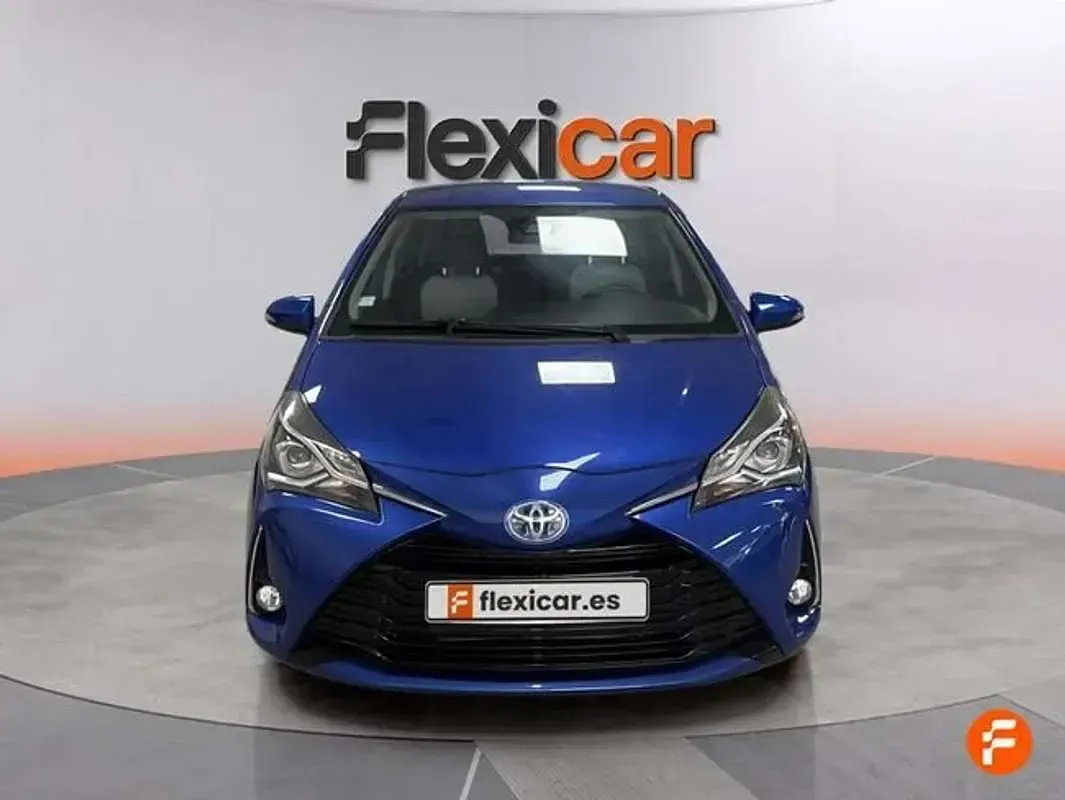 Usado Toyota Yaris Hybrid Active 99 CV (72 kW) 2020 Azul Utilitario
