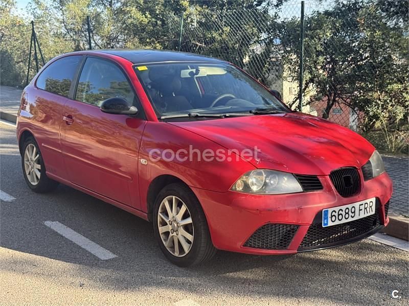 Rojo Usado 2007 Seat Ibiza Reference Berlina | 2900 € (Buen precio) - Imagen 1/4