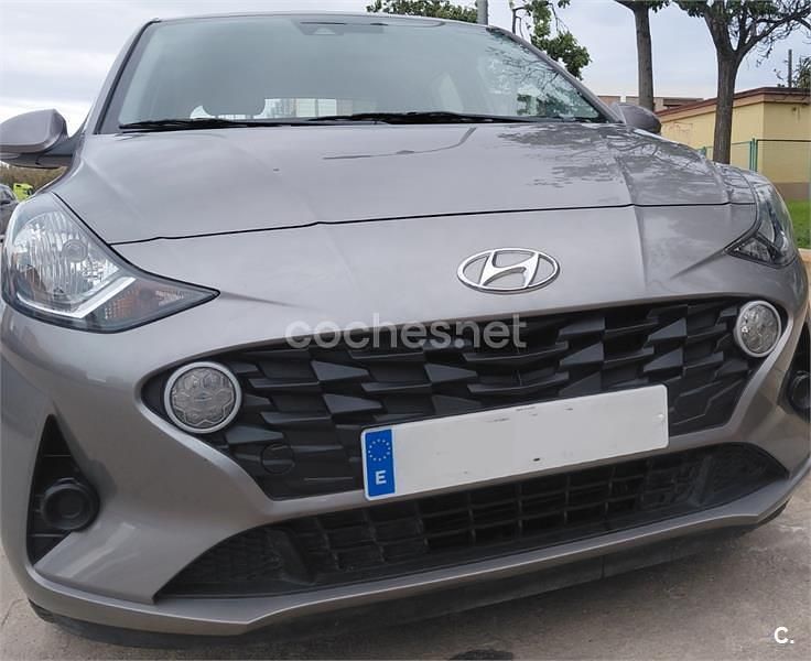 Usado Hyundai i10 67 CV (49 kW) 2022 Beige Utilitario