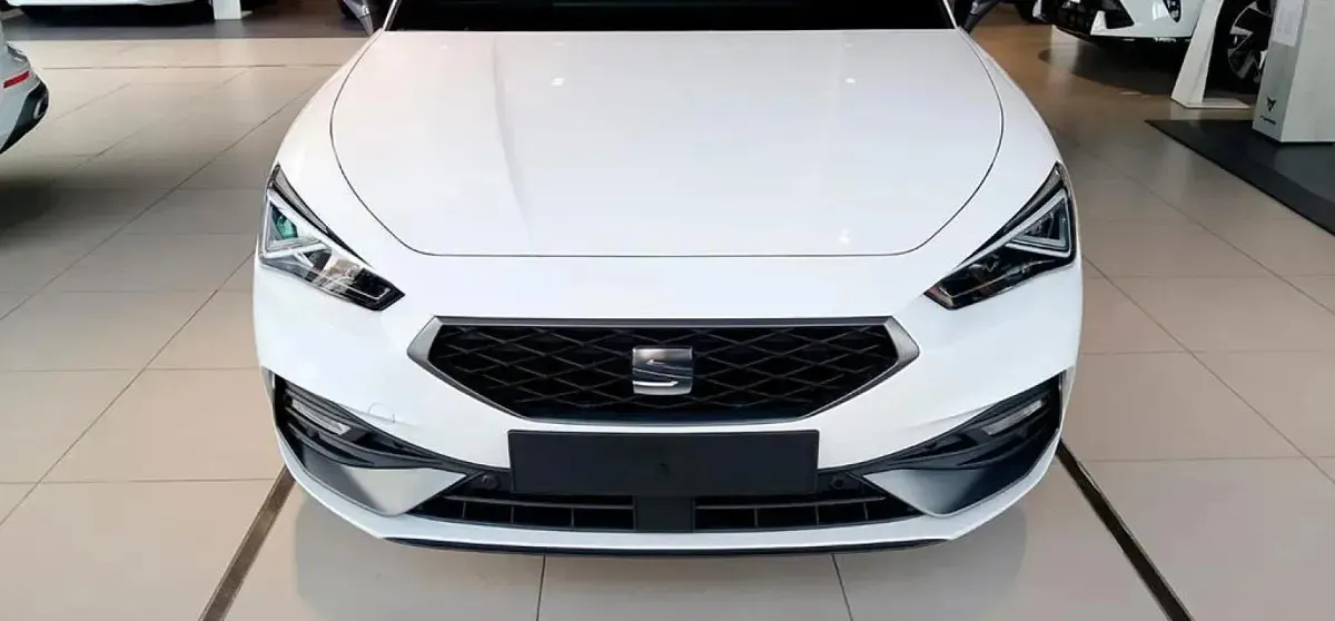 Nuevo Seat Leon FR 150 CV (110 kW) 2026 Blanco nevada Berlina