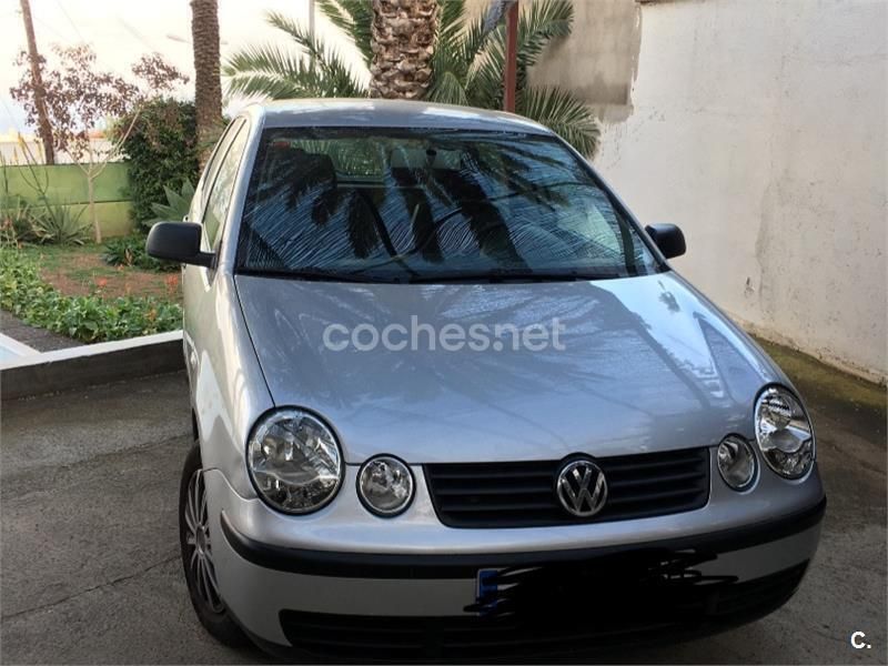 Gris / plata Usado 2003 VW Polo Trendline Berlina | 4000 € (Un poco caro) - Imagen 1/4